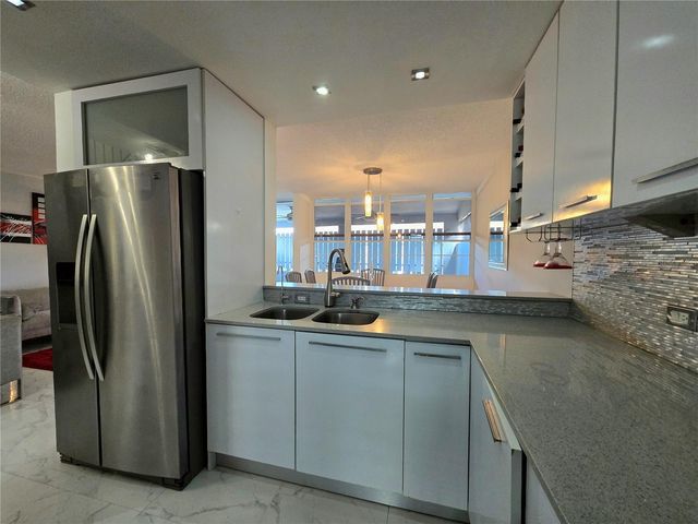 81 20 ROAD 8, Guaynabo, PR 00966