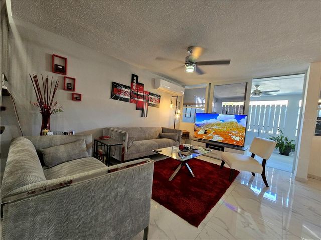 81 20 ROAD 8, Guaynabo, PR 00966