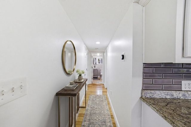 39 Brook St, Mansfield, MA 02048