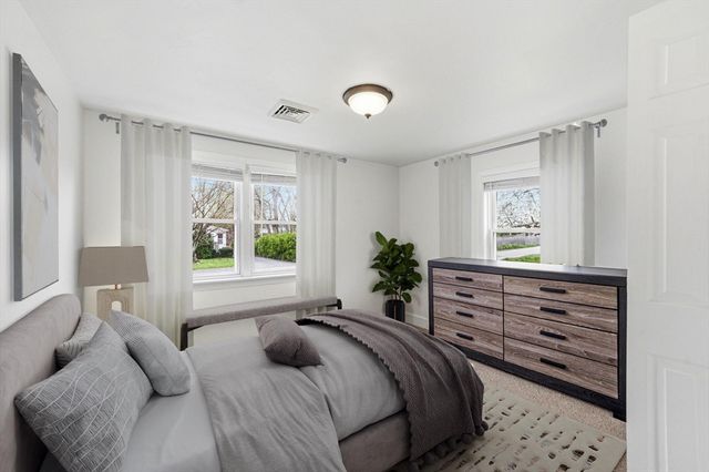 39 Brook St, Mansfield, MA 02048