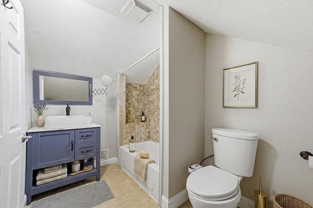 39 Brook St, Mansfield, MA 02048