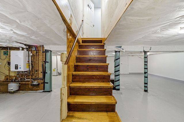 39 Brook St, Mansfield, MA 02048