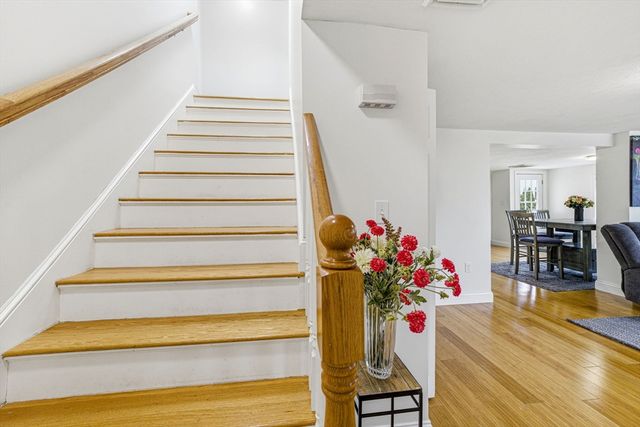 39 Brook St, Mansfield, MA 02048