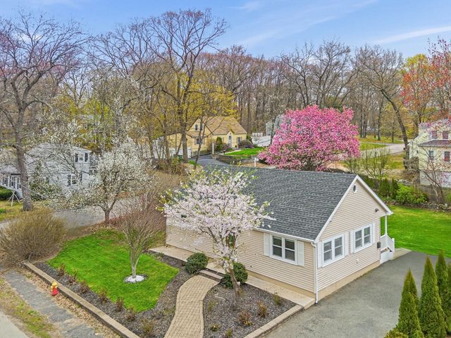 39 Brook St, Mansfield, MA 02048