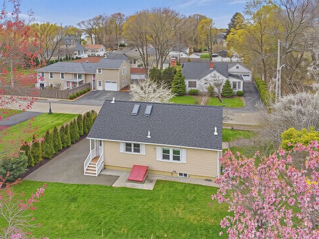 39 Brook St, Mansfield, MA 02048
