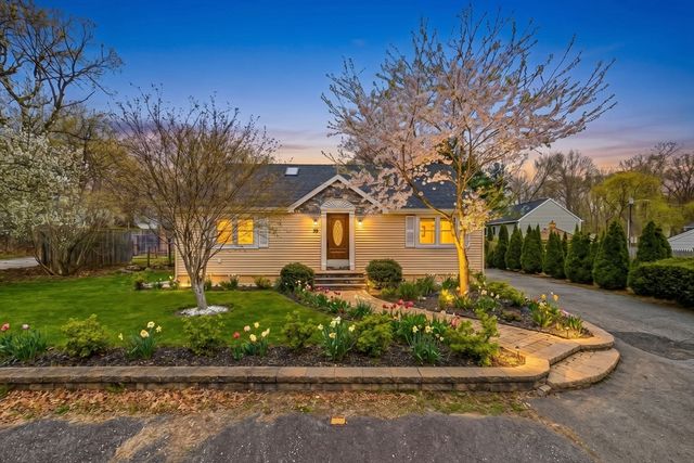 39 Brook St, Mansfield, MA 02048