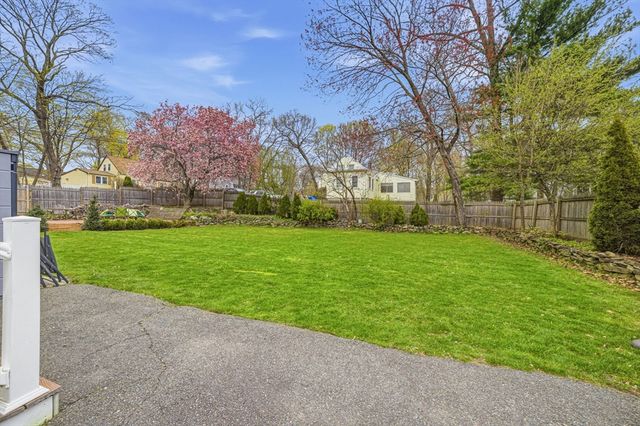 39 Brook St, Mansfield, MA 02048