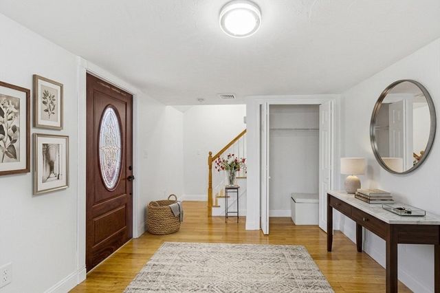 39 Brook St, Mansfield, MA 02048