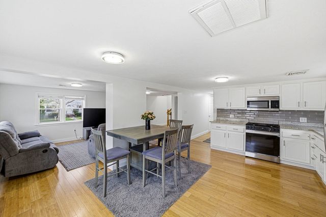 39 Brook St, Mansfield, MA 02048