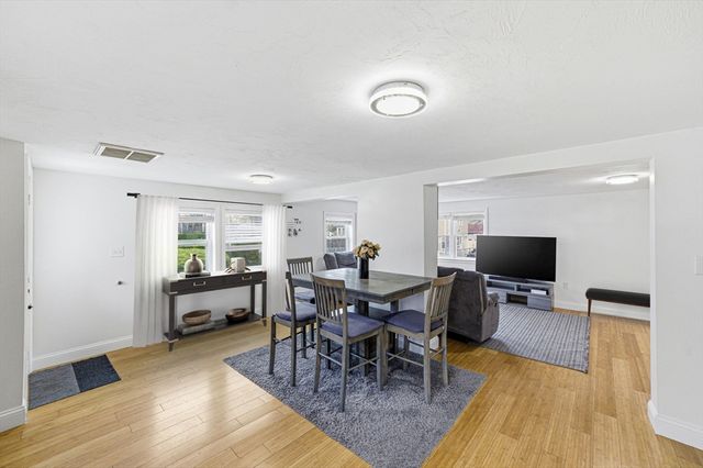 39 Brook St, Mansfield, MA 02048