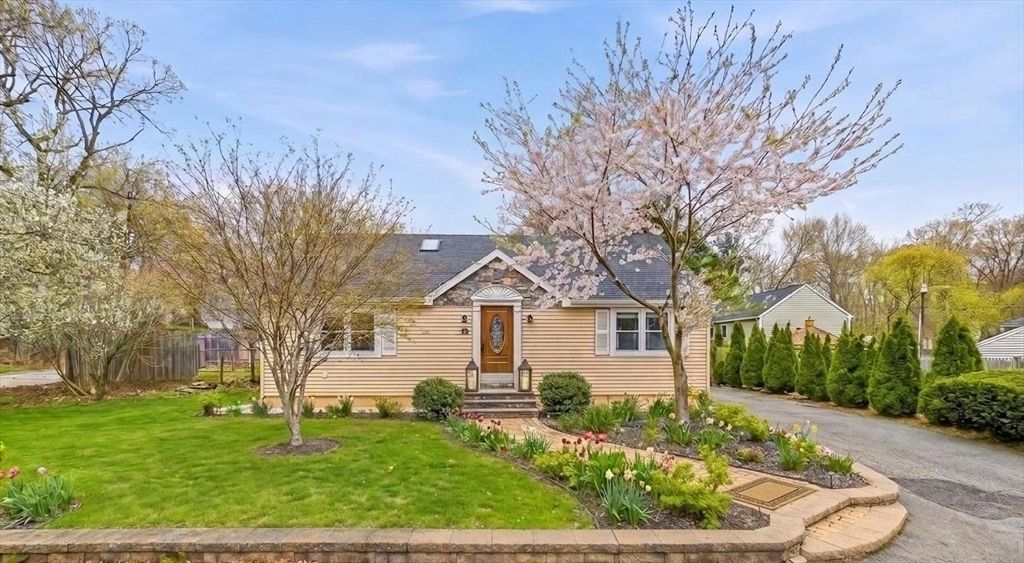 39 Brook St, Mansfield, MA 02048