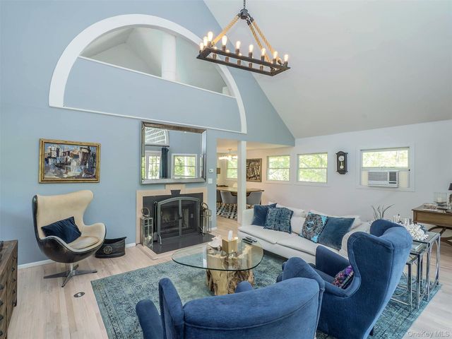 135 Old Meeting House Road, Westhampton Beach, NY 11978