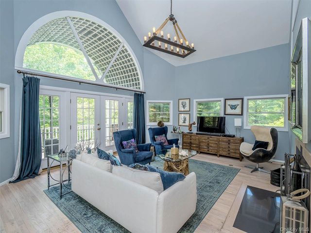 135 Old Meeting House Road, Westhampton Beach, NY 11978