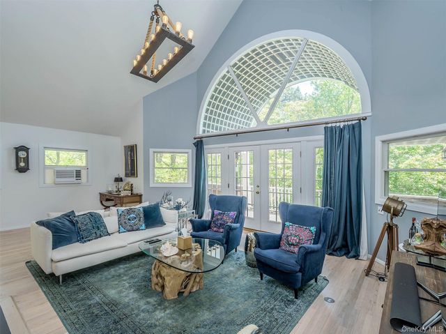 135 Old Meeting House Road, Westhampton Beach, NY 11978