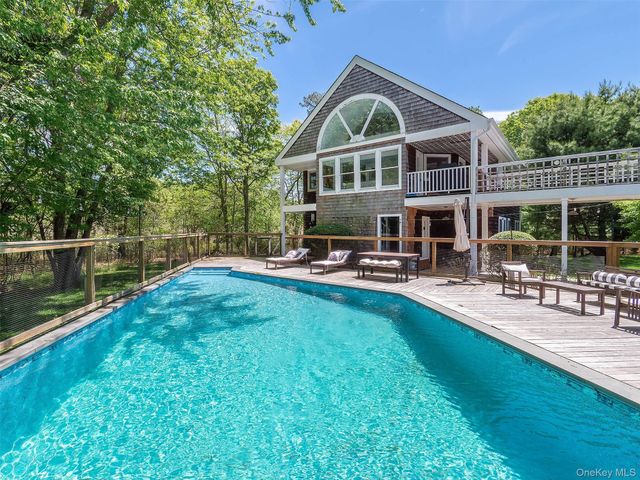 135 Old Meeting House Road, Westhampton Beach, NY 11978