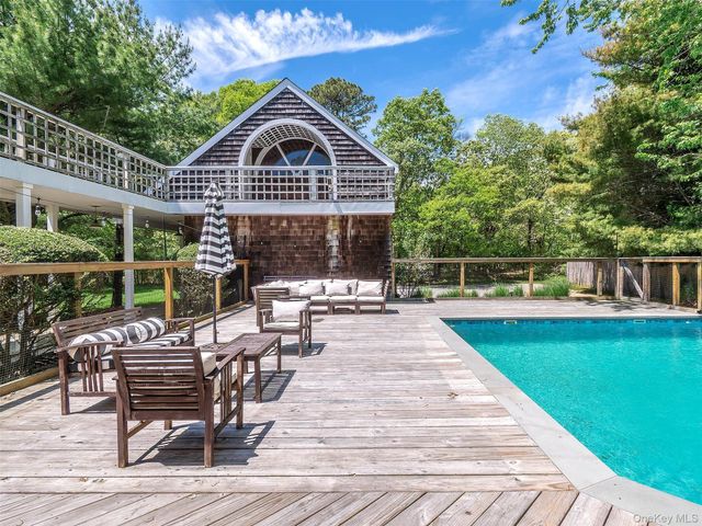 135 Old Meeting House Road, Westhampton Beach, NY 11978