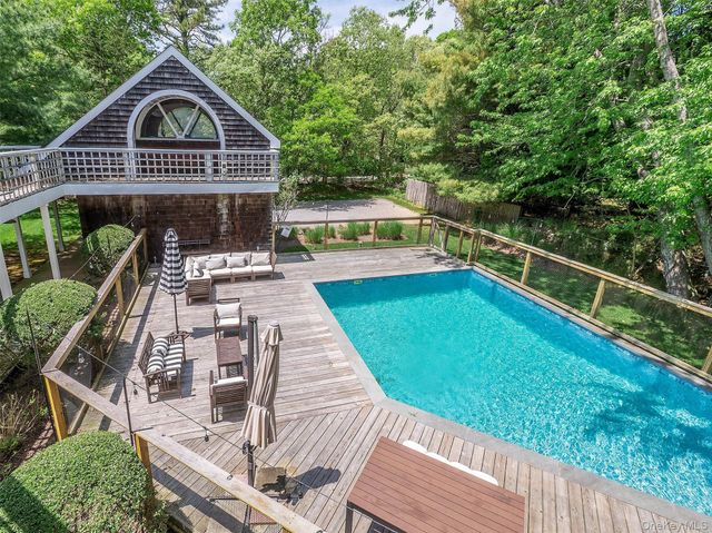 135 Old Meeting House Road, Westhampton Beach, NY 11978