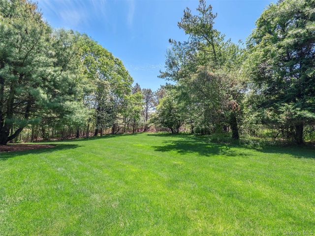 135 Old Meeting House Road, Westhampton Beach, NY 11978
