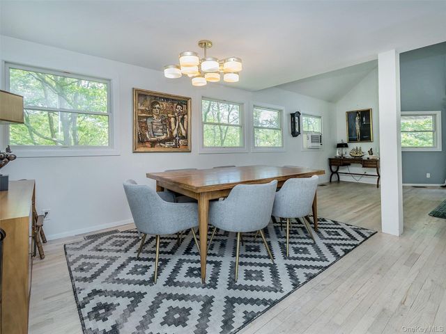 135 Old Meeting House Road, Westhampton Beach, NY 11978