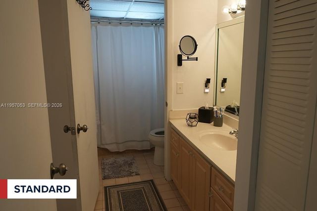 211 NW 72nd Ave 301, Miami, FL 33126