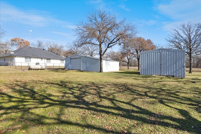 135 County Road 4929, Newark, TX 76071