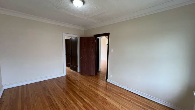8748 S Dauphin Avenue 2A, Chicago, IL 60619