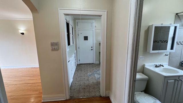 8748 S Dauphin Avenue 2A, Chicago, IL 60619