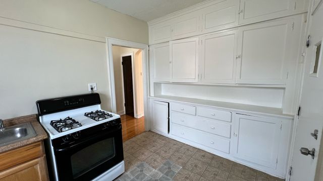 8748 S Dauphin Avenue 2A, Chicago, IL 60619