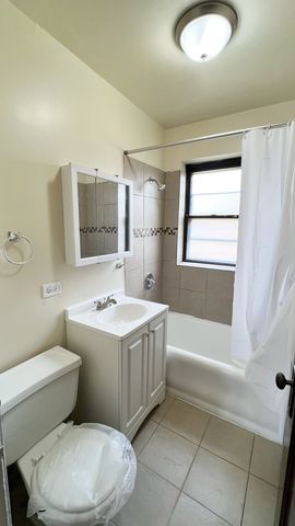 8748 S Dauphin Avenue 2A, Chicago, IL 60619