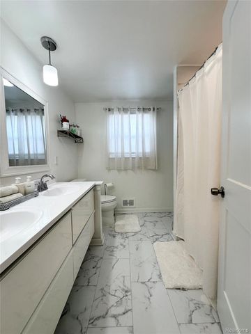 4581 Benjamin Drive, Sterling Heights, MI 48310