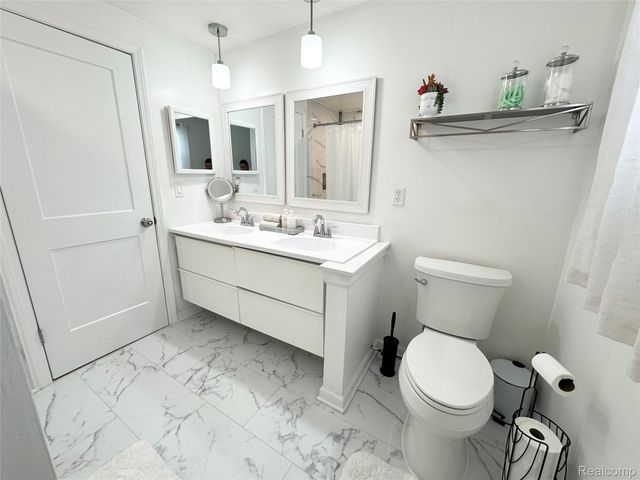 4581 Benjamin Drive, Sterling Heights, MI 48310