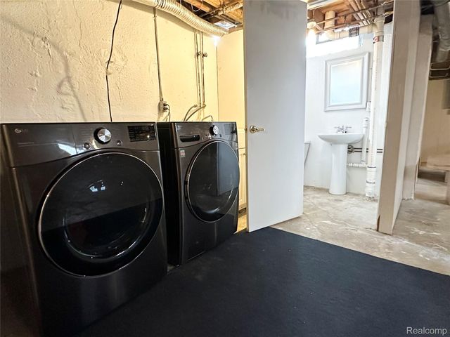 4581 Benjamin Drive, Sterling Heights, MI 48310