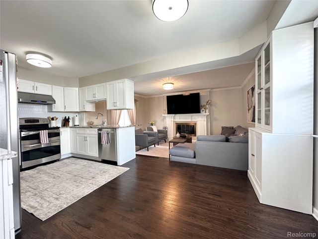 4581 Benjamin Drive, Sterling Heights, MI 48310