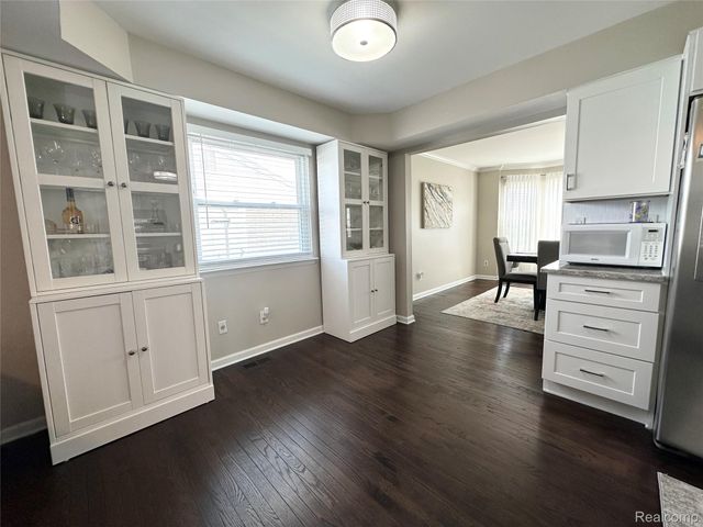 4581 Benjamin Drive, Sterling Heights, MI 48310