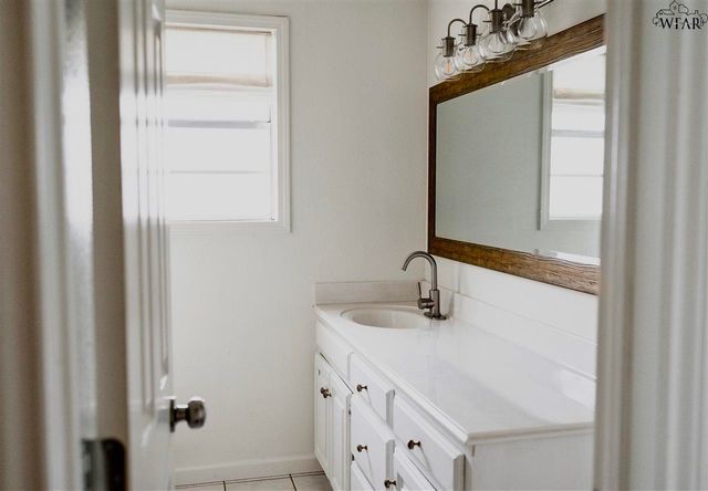 408 N Glenn Street, Henrietta, TX 76365