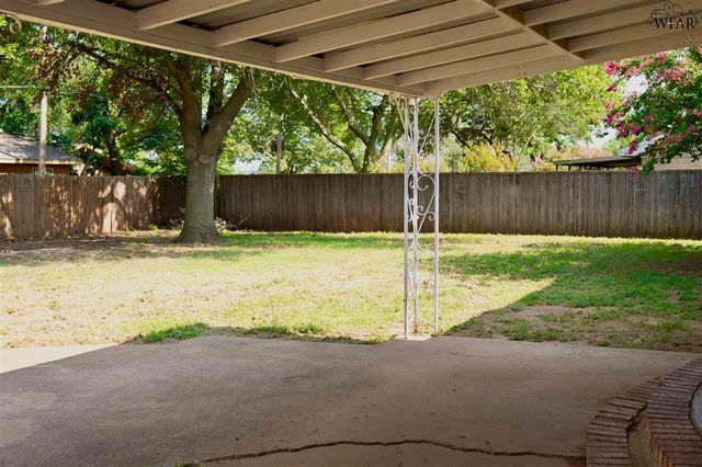 408 N Glenn Street, Henrietta, TX 76365
