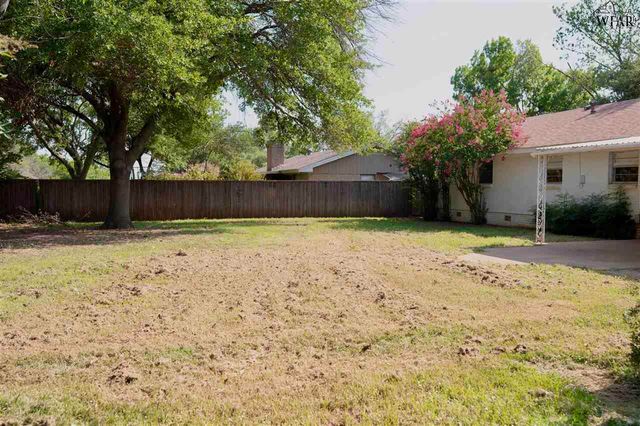 408 N Glenn Street, Henrietta, TX 76365