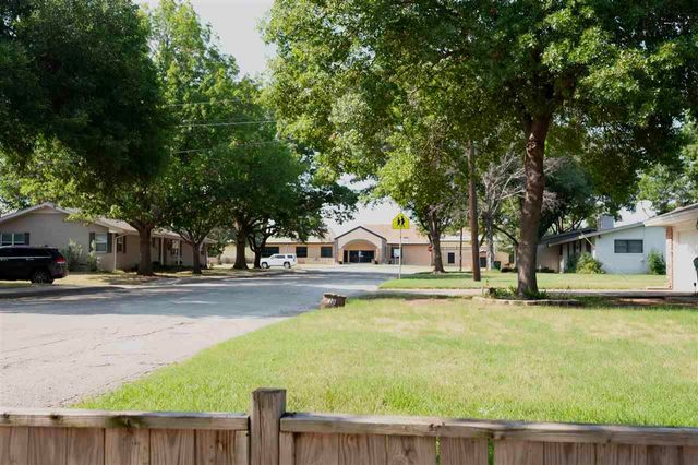 408 N Glenn Street, Henrietta, TX 76365