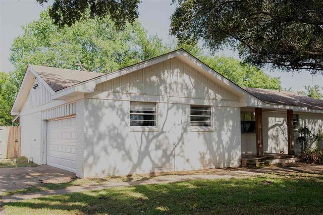 408 N Glenn Street, Henrietta, TX 76365
