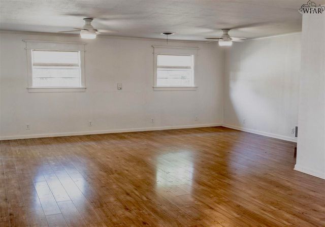 408 N Glenn Street, Henrietta, TX 76365