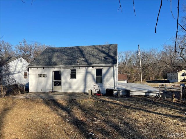 10035 Clairmont Drive, St Louis, MO 63136