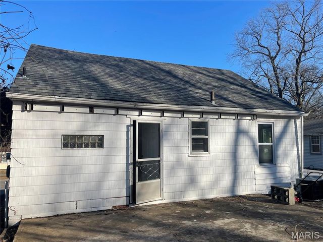 10035 Clairmont Drive, St Louis, MO 63136