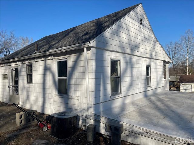 10035 Clairmont Drive, St Louis, MO 63136