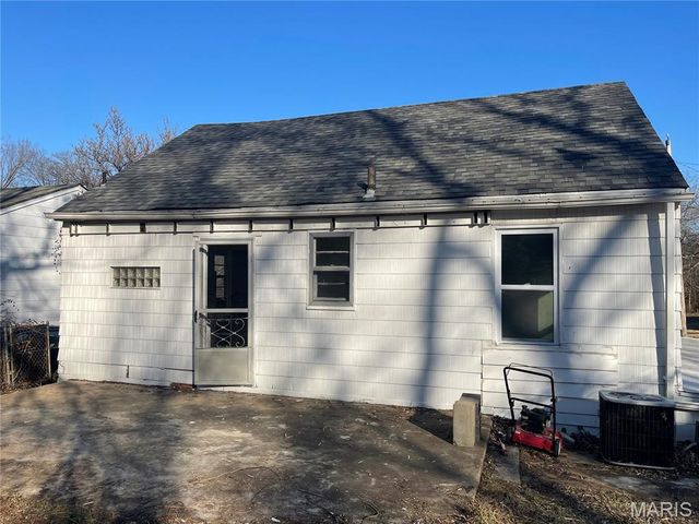 10035 Clairmont Drive, St Louis, MO 63136