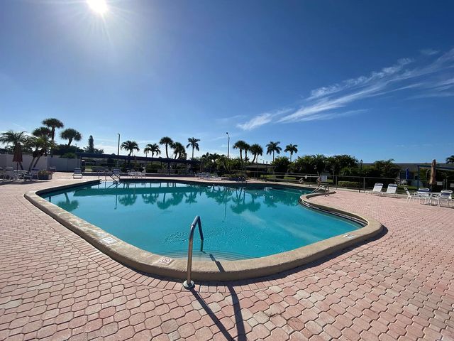 2531 W Barkley Drive W D, West Palm Beach, FL 33415