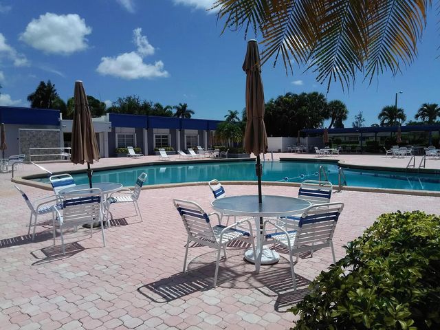 2531 W Barkley Drive W D, West Palm Beach, FL 33415