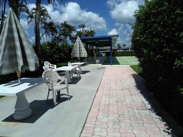 2531 W Barkley Drive W D, West Palm Beach, FL 33415