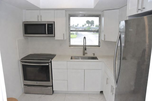 2531 W Barkley Drive W D, West Palm Beach, FL 33415