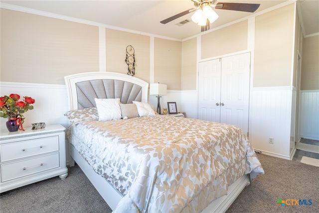 546 Texas Oak Dr, Cedar Creek, TX 78612