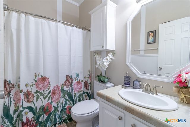 546 Texas Oak Dr, Cedar Creek, TX 78612